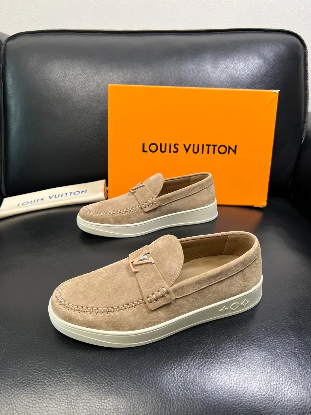 Men's shoes 💰740 Lv high quality top crafts Louis Vuitton, sports sneakers counter synchronization, uppers imported from Italy, high-quality splicing colorful complex crafts, imported mesh pads soft and comfortable, soles: original soles specially provided by the original factory, T men's shoes 💰U exclusive movable molded soles super comfortable, original factory single goods, code number 38-44 (customized 45)